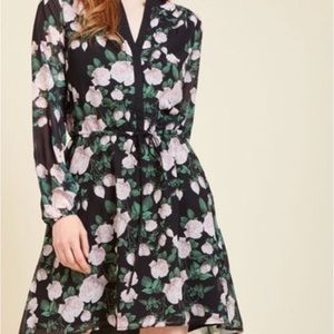 Wendy Bird size 2 black shirt dress rose pattern